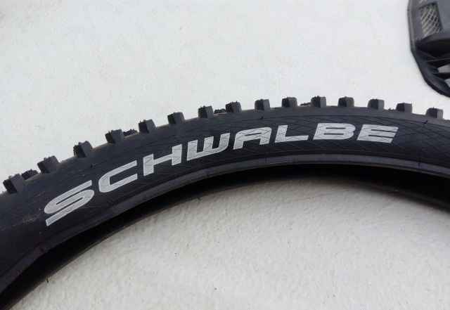 Велопокрышка зимняя Schwalbe Ice Spiker Pro 26"