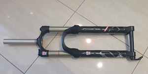 Вилка Rock Shox Reba, 26", 120мм, 1 1/8", ось 20мм