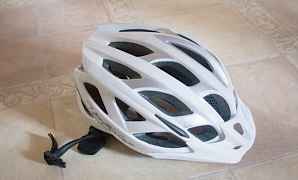 Продам шлем велосипедный шоссейный белый