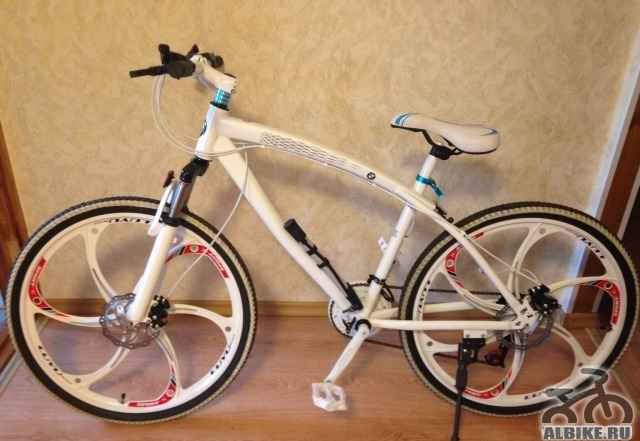 БМВ X1 Белый Велосипед на литых дисках 24 скорости