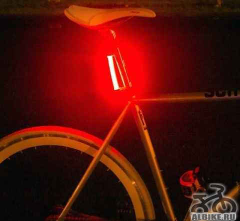 Яркий красный гибкий велосипедный фонарь - Фото #1