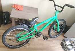 Gt bmxВелосипед GT в хорошем состоянии зелёного ц