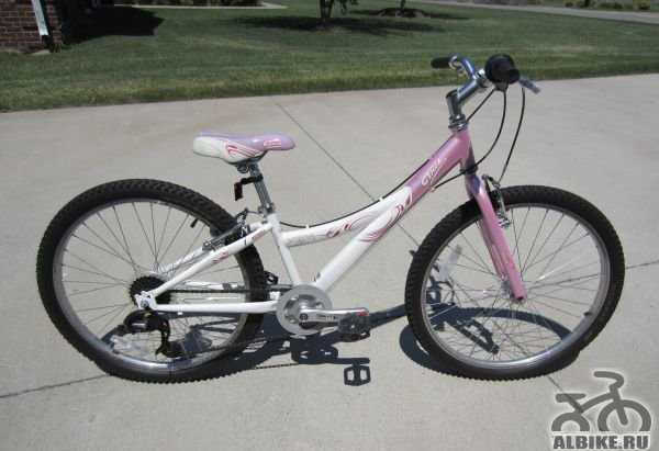 Продам велосипед подростковый трек для девочки