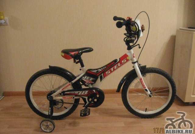 Велосипед детский стелс красно-черно-белого цвета