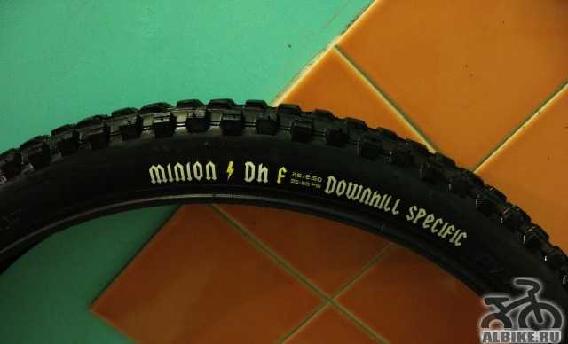 Покрышка 26" на 2.5. Maxxis Minion DH F