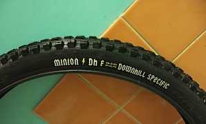 Покрышка 26" на 2.5. Maxxis Minion DH F