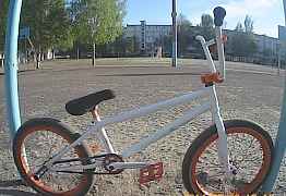 Очень лёгкий и прочный BMX